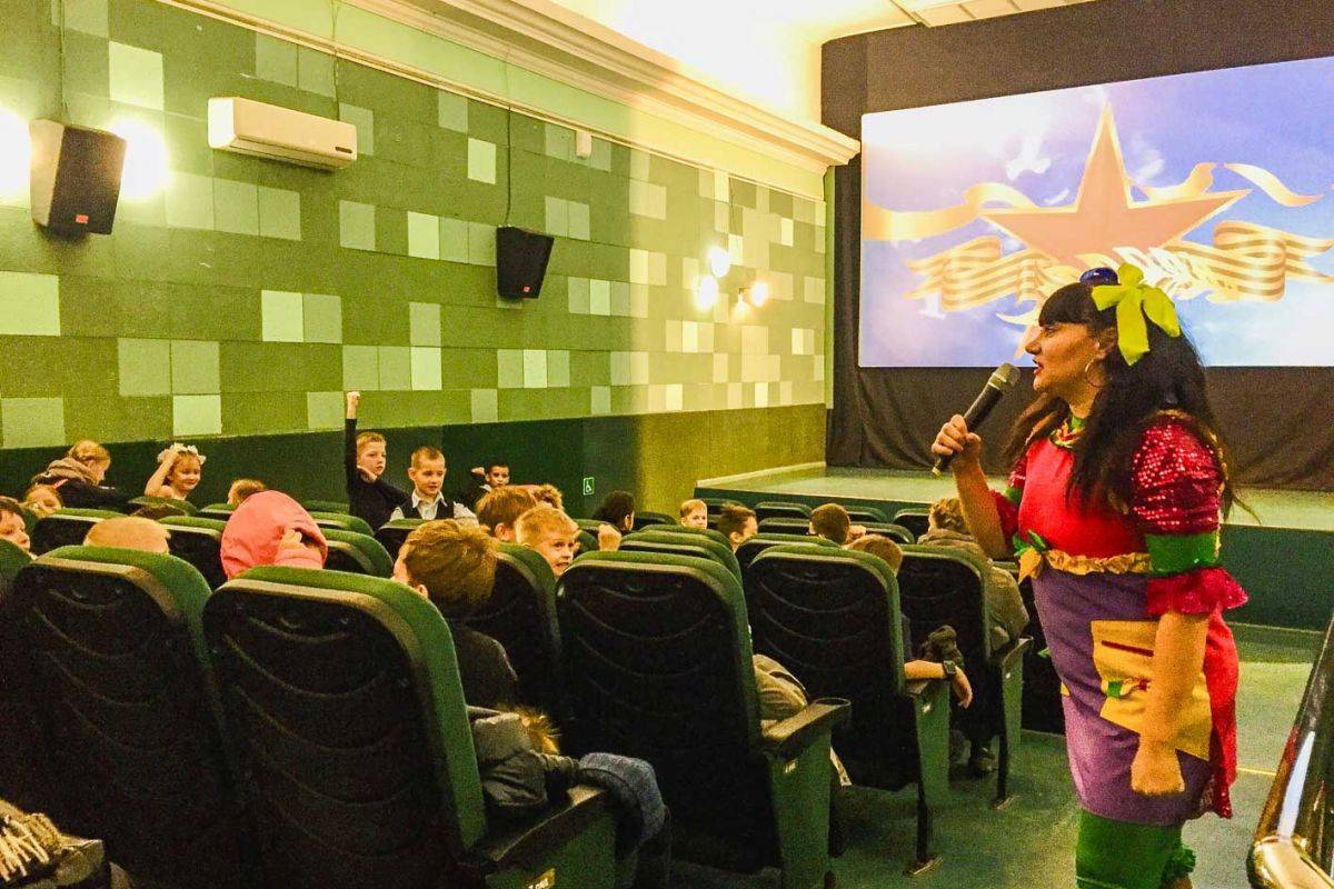  Кинотеатр приглашает школьников на шоу-программы к Дню защитника Отечества 